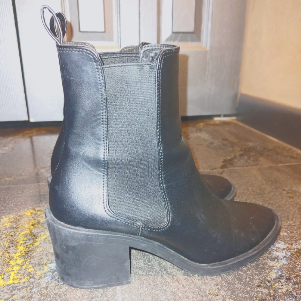 7 female black ankle boots